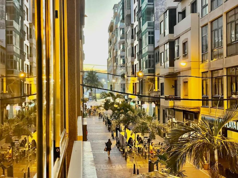 Affordable Holiday Accommodation For Large Families And Groups At Las Canteras Beach With 3 Bedrooms And Free Parking Las Palmas de Gran Canária Exterior foto