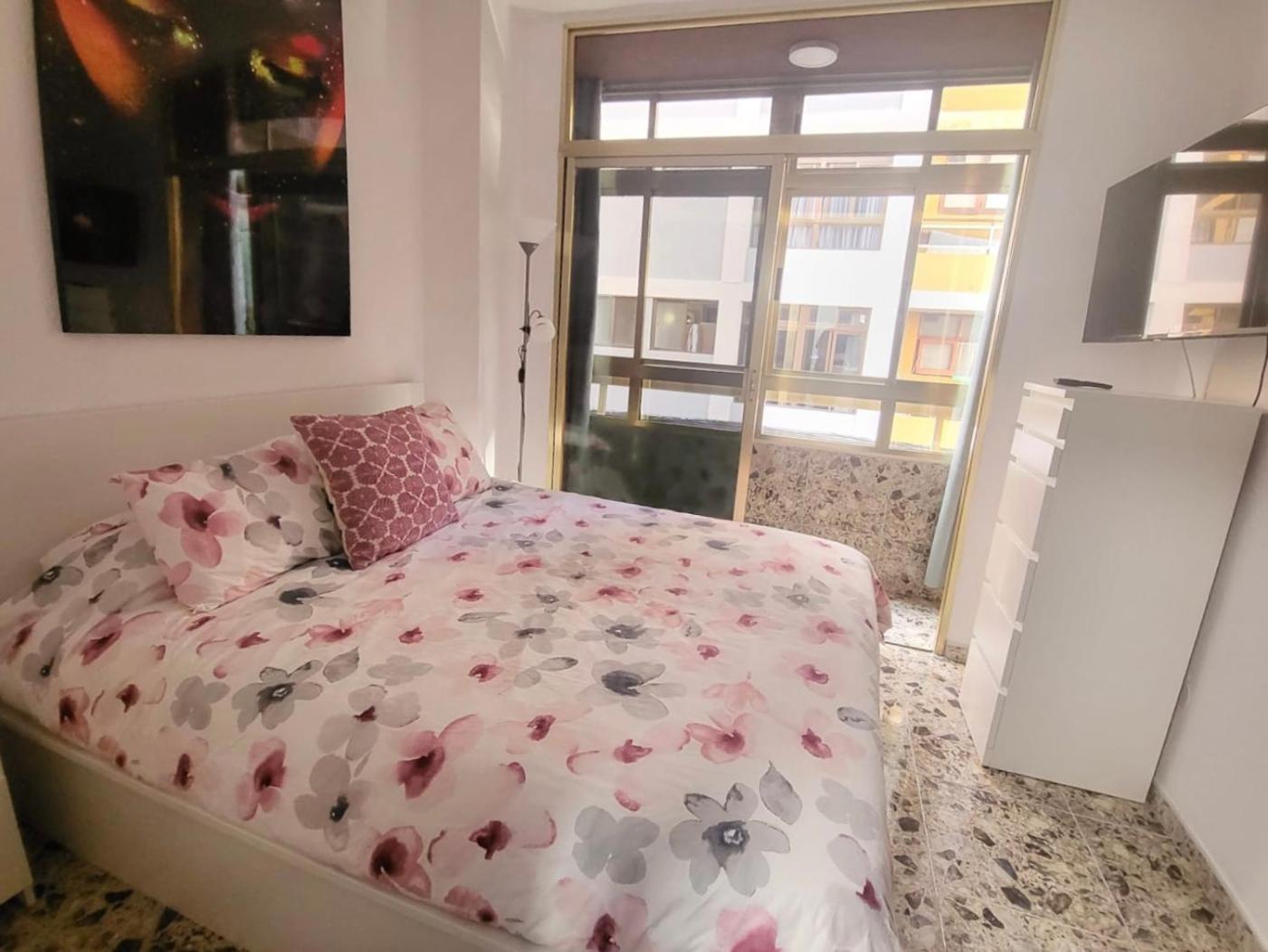 Affordable Holiday Accommodation For Large Families And Groups At Las Canteras Beach With 3 Bedrooms And Free Parking Las Palmas de Gran Canária Exterior foto