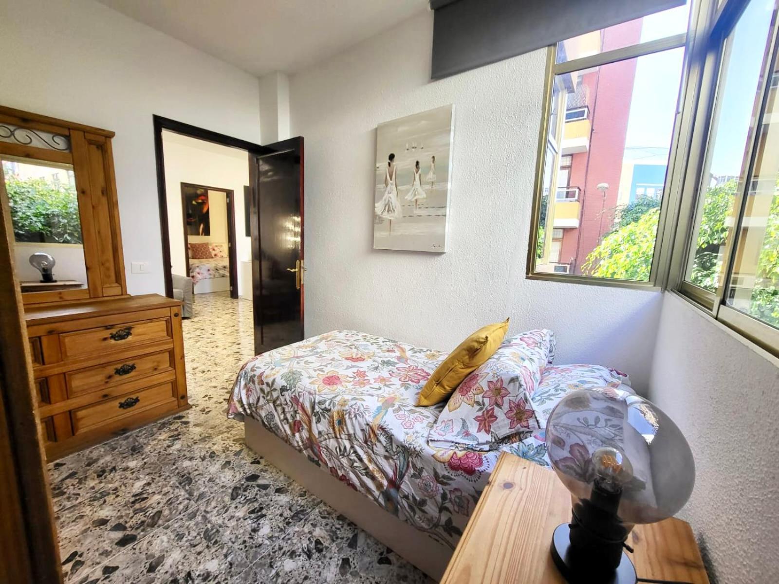 Affordable Holiday Accommodation For Large Families And Groups At Las Canteras Beach With 3 Bedrooms And Free Parking Las Palmas de Gran Canária Exterior foto