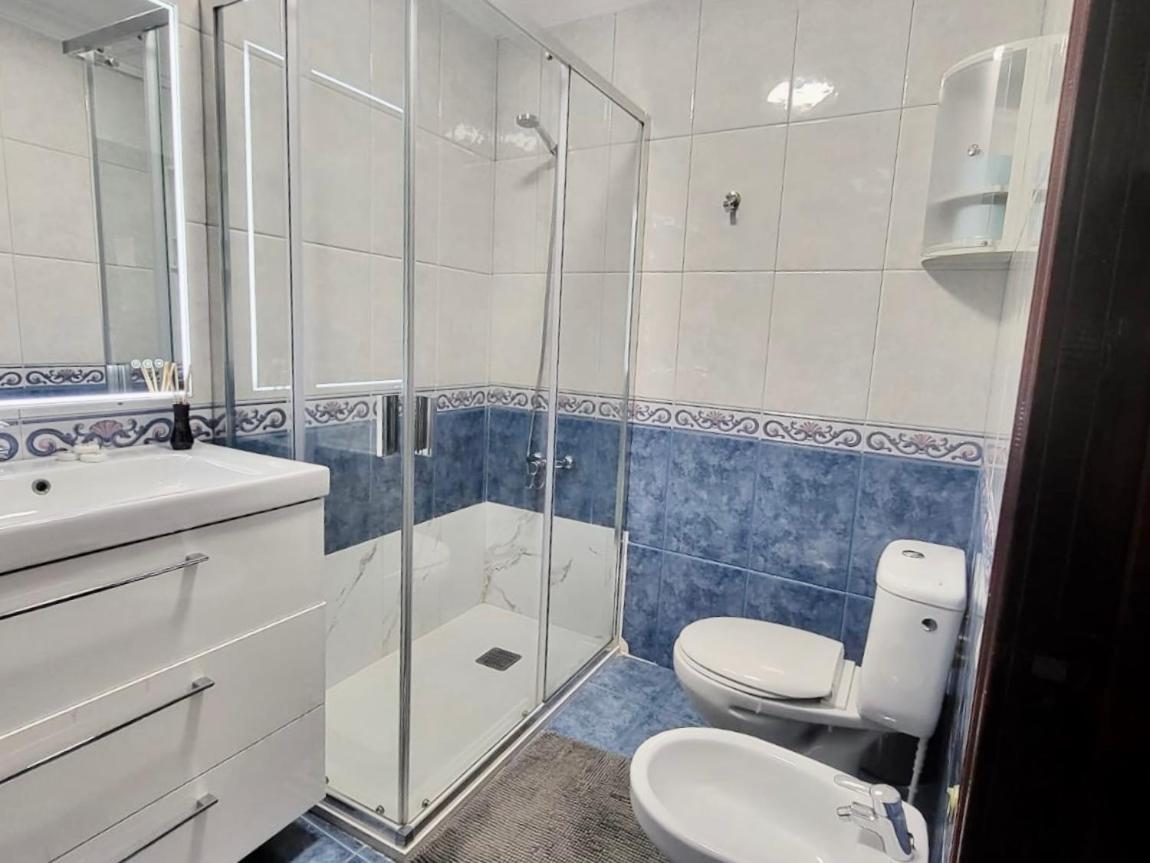 Affordable Holiday Accommodation For Large Families And Groups At Las Canteras Beach With 3 Bedrooms And Free Parking Las Palmas de Gran Canária Exterior foto
