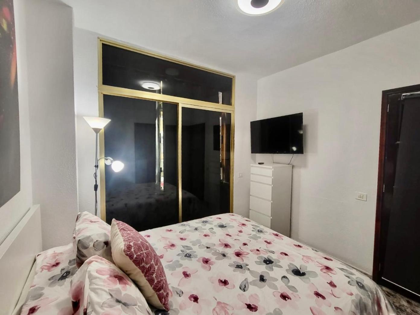 Affordable Holiday Accommodation For Large Families And Groups At Las Canteras Beach With 3 Bedrooms And Free Parking Las Palmas de Gran Canária Exterior foto
