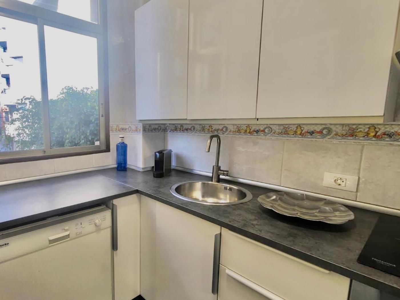 Affordable Holiday Accommodation For Large Families And Groups At Las Canteras Beach With 3 Bedrooms And Free Parking Las Palmas de Gran Canária Exterior foto